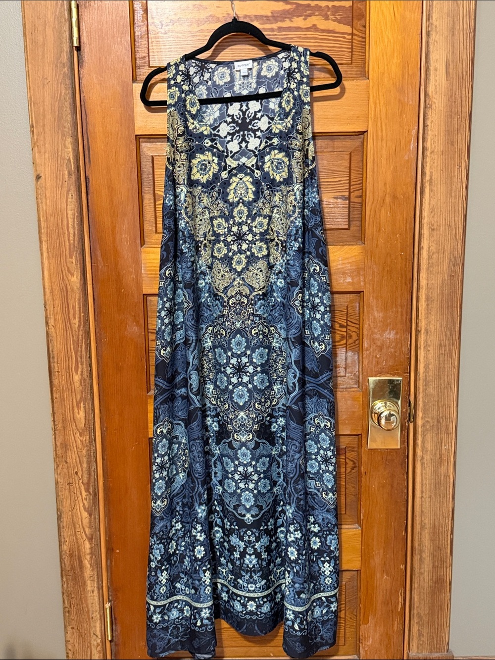Avenue Maxi Dress Light with Shimmery Embellishments Size 2x 22/24